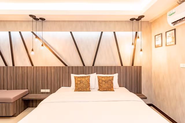 Suite, 1 King Bed with Sofa bed