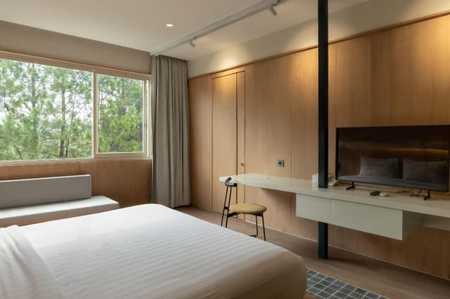 Medium Room