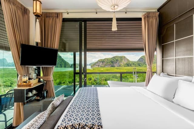 Panoramic Room, 1 King Bed, Bathtub, Sea View