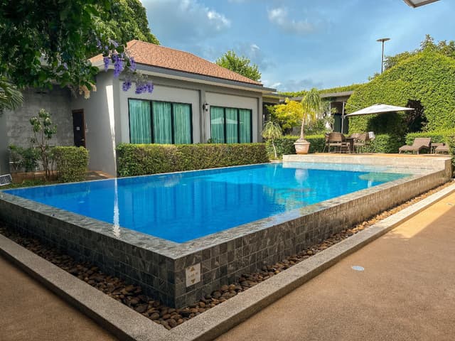 Queen Room with Pool View