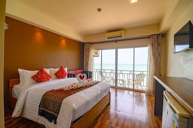 Family Room 2 View (Mountain+Seaview)