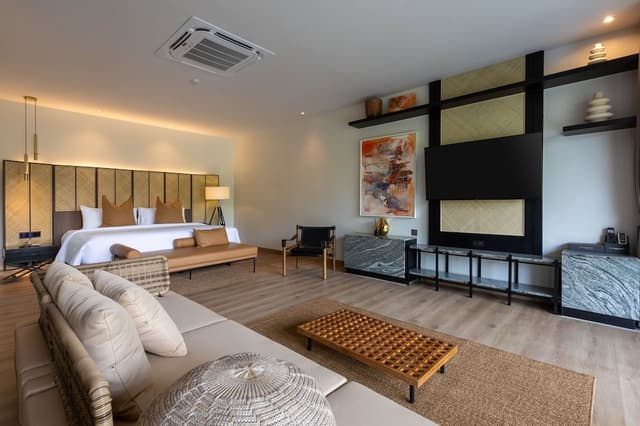 Mountain View Pool Suite