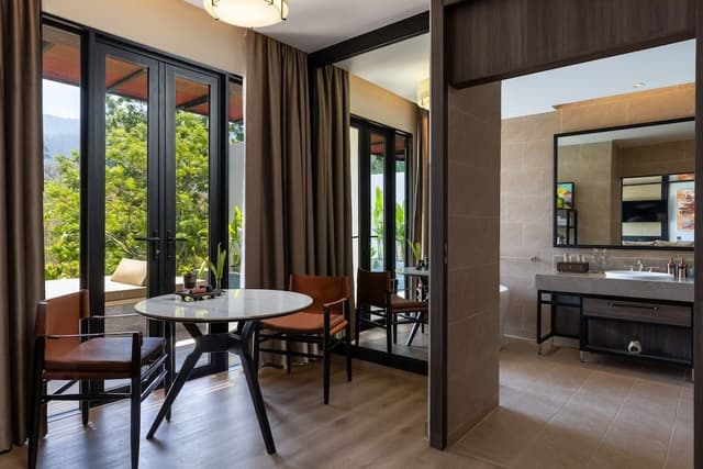 Mountain View Pool Suite
