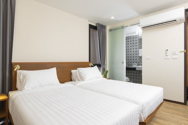 Superior Room, 2 Twin Beds, Non Smoking, City View