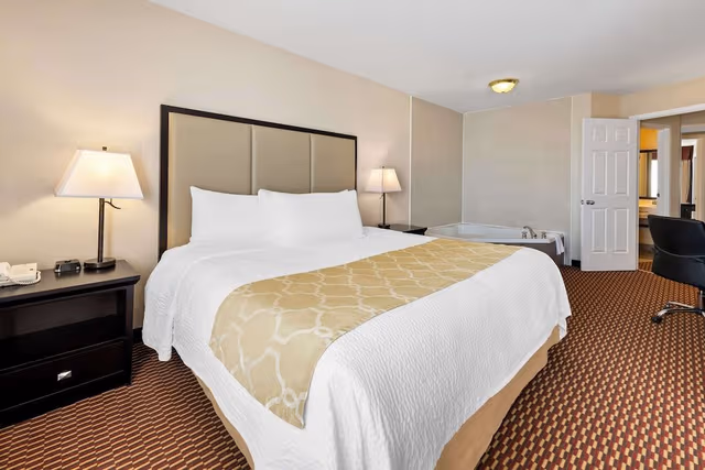 Suite, 1 King Bed, Non Smoking, Jetted Tub