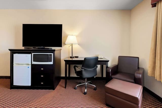 Standard Room, 1 Queen Bed, Non Smoking