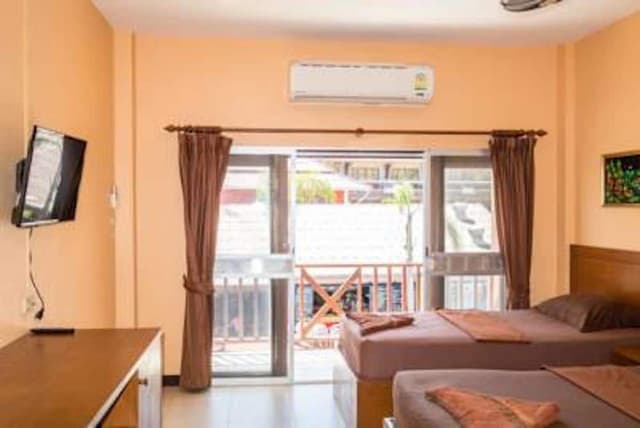 Classic Triple Room with Air Conditioning