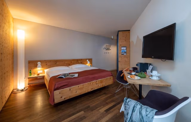 Panorama alpine corner room