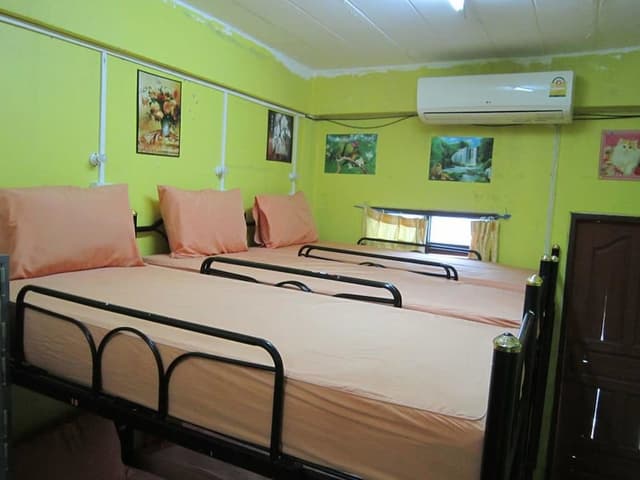 Mixed Dormitory Room