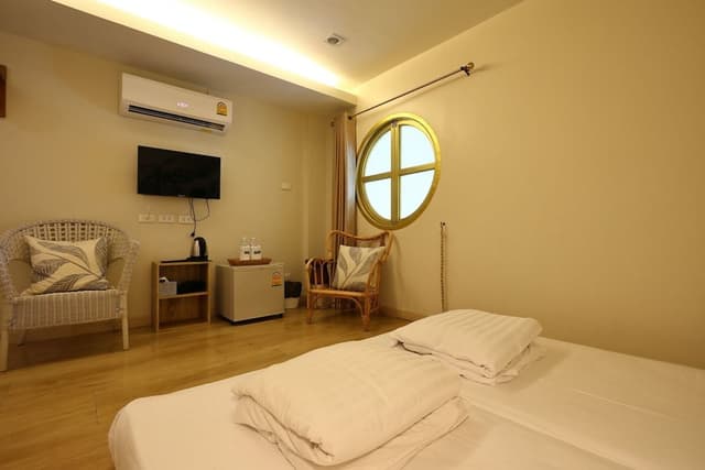 Basic Twin Room, Non Smoking, Mezzanine
