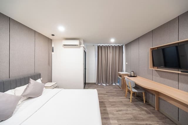 Deluxe Room, 1 King Bed, Non Smoking
