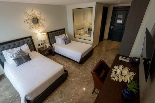 Deluxe Twin with Bathtub