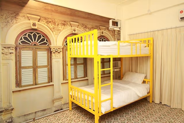 6 Beds Mixed Dormitory