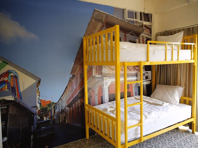 6 Beds Mixed Dormitory