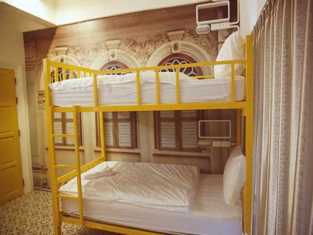 6 Beds Mixed Dormitory