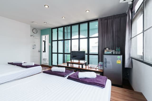 [C] Glasshouse &amp; bathroom comfy bed with soft pillow
