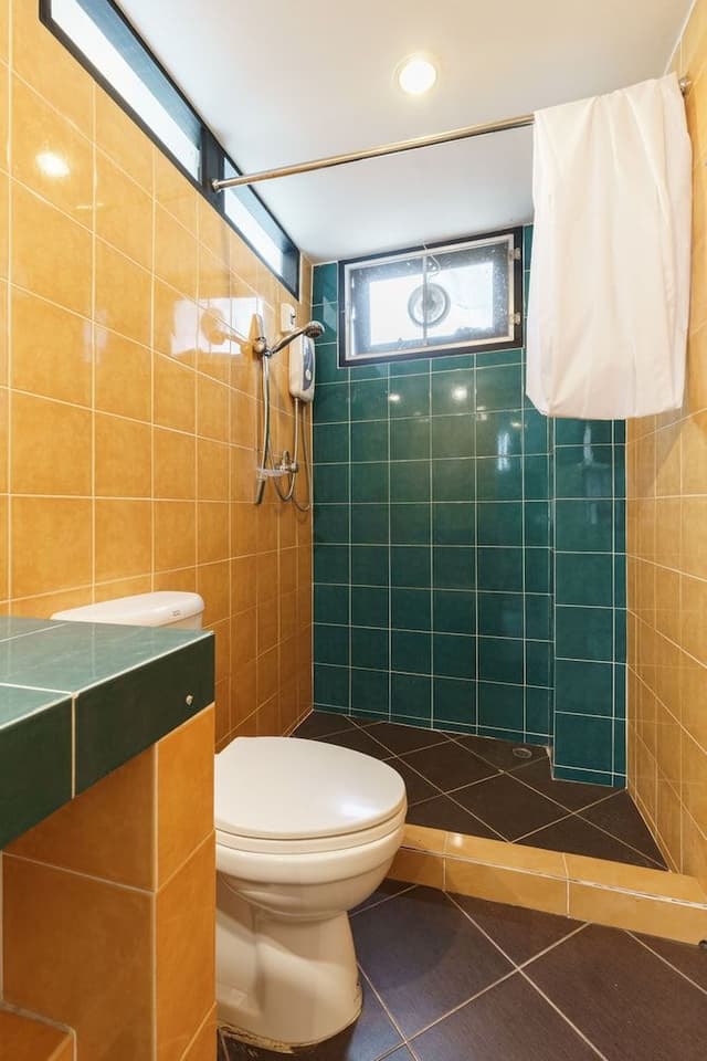 [A] Private Ensuit w. bathroom Soft bed and clean