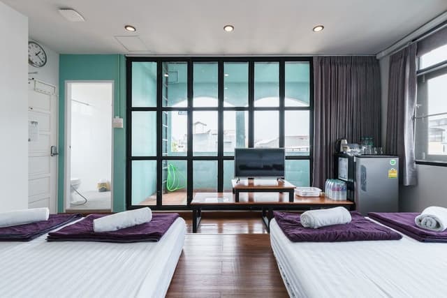[C] Glasshouse &amp; bathroom comfy bed with soft pillow