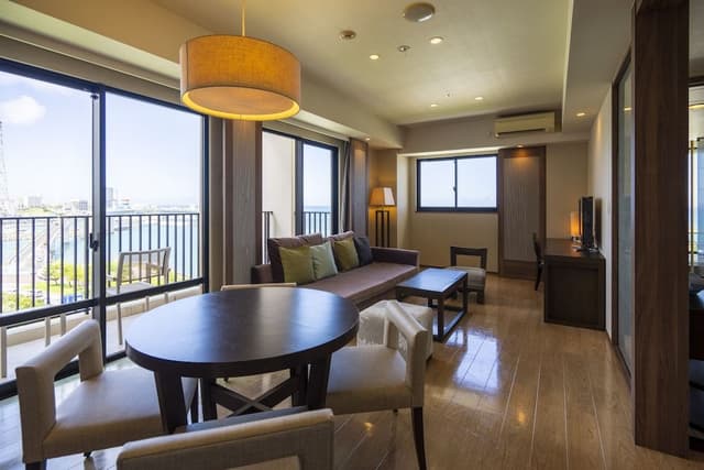 Corner suite, Non Smoking (4 Pax Use)