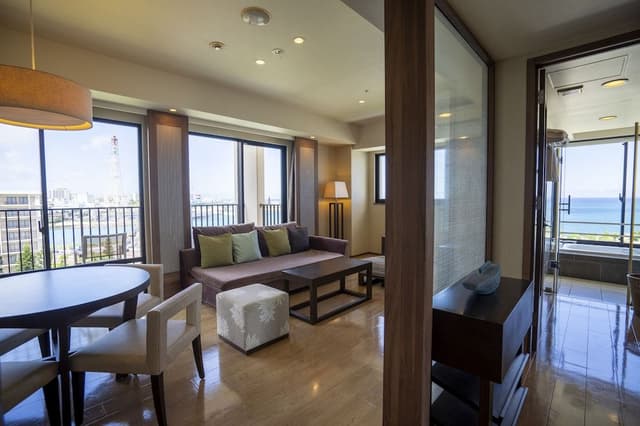 Corner suite, Non Smoking (4 Pax Use)