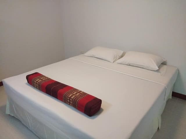 Basic Bungalow, 1 King Bed