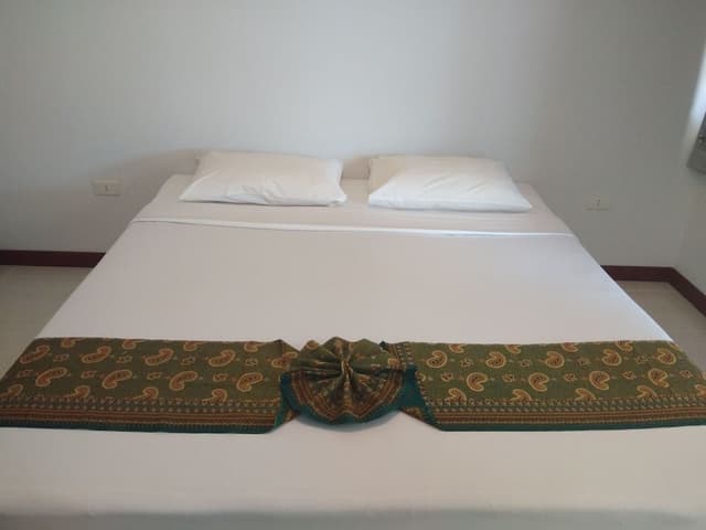 Basic Bungalow, 1 King Bed