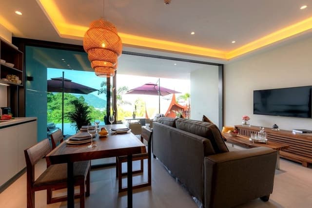 Deluxe Suite, Pool View