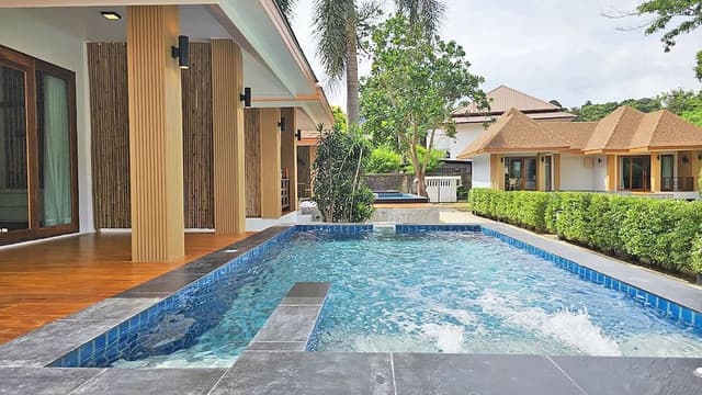 Family Pool Villa
