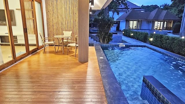 Family Pool Villa