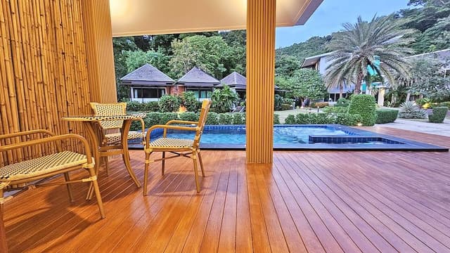 Family Pool Villa