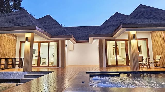 Family Pool Villa
