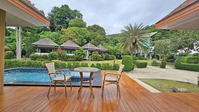 Family Pool Villa