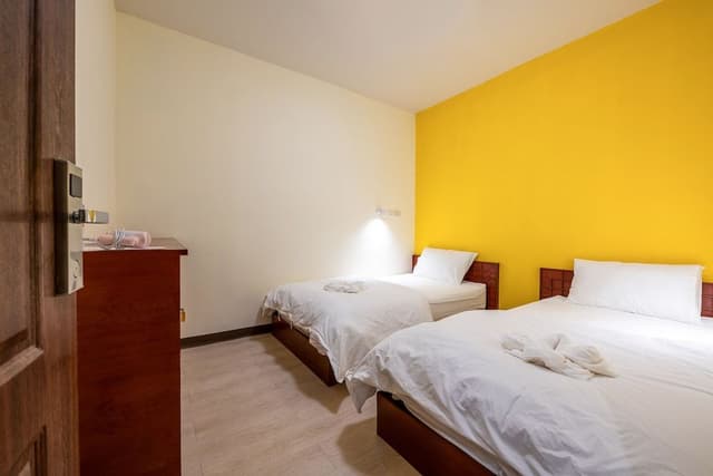 Twin Room, No Windows