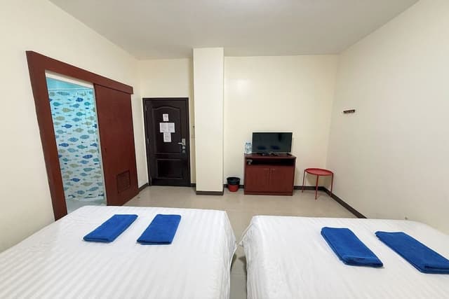 Quadruple Room, No Windows