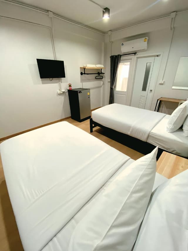 2 Twin Beds Room
