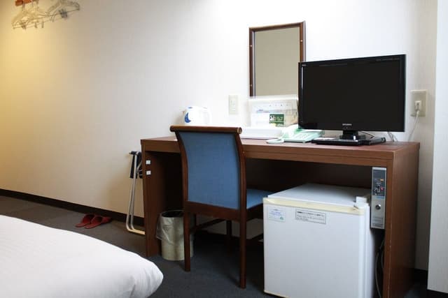 Single Room, Smoking