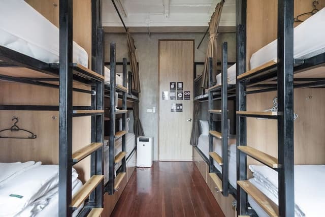 Shared Dormitory, Men only