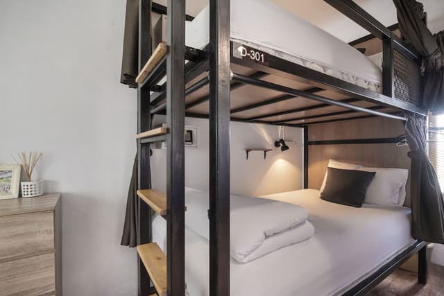 Shared Dormitory, Men only