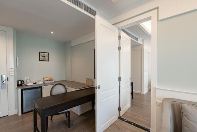 Premier Twin Connect Suite