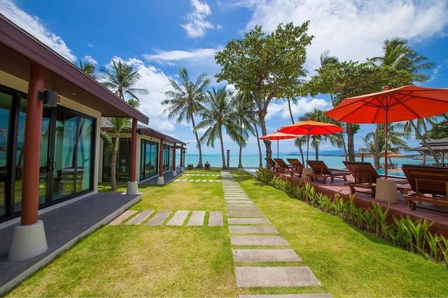 Grand Deluxe Room with Side Sea View