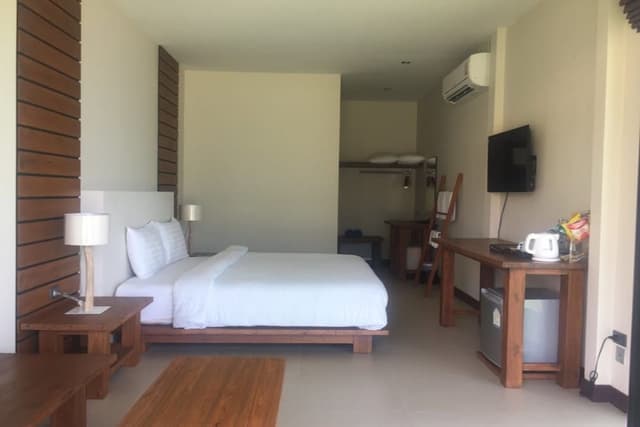 Grand Deluxe Room with Side Sea View