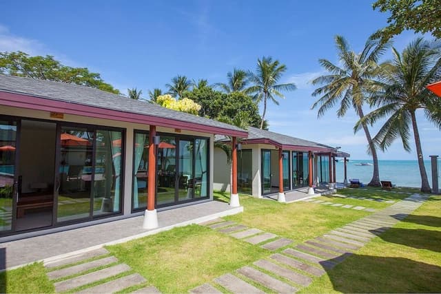 Grand Deluxe Room with Side Sea View