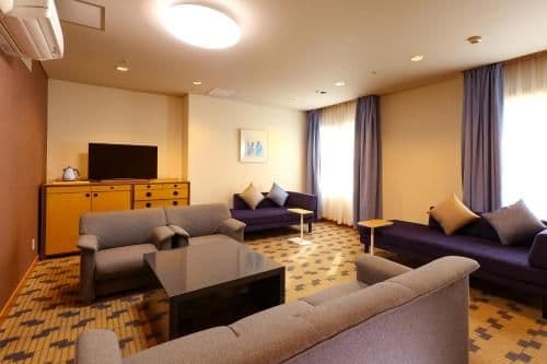 Family Room with Living Area - Non-Smoking