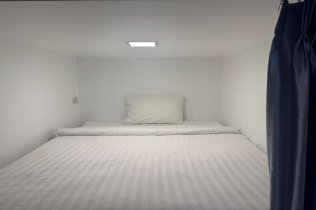 Shared Dormitory, Women only