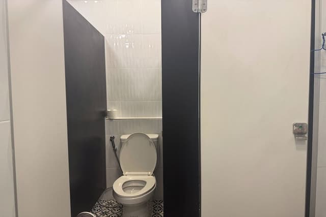 Shared Dormitory, Women only