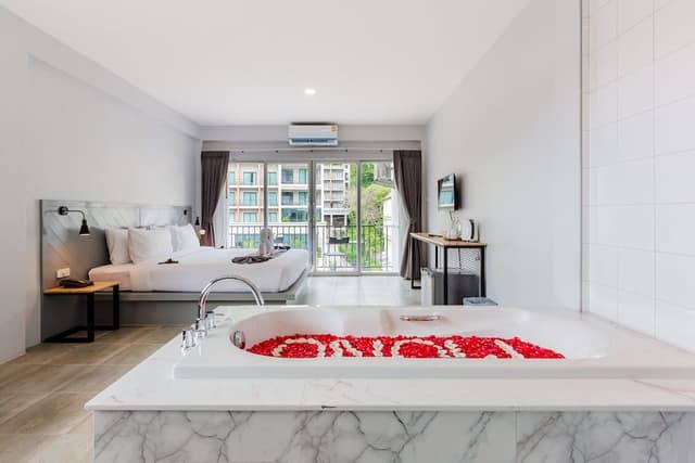 Deluxe Room, Bathtub