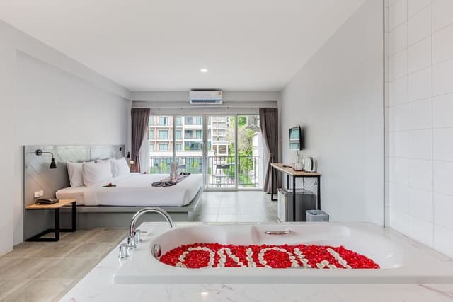 Deluxe Room, Bathtub