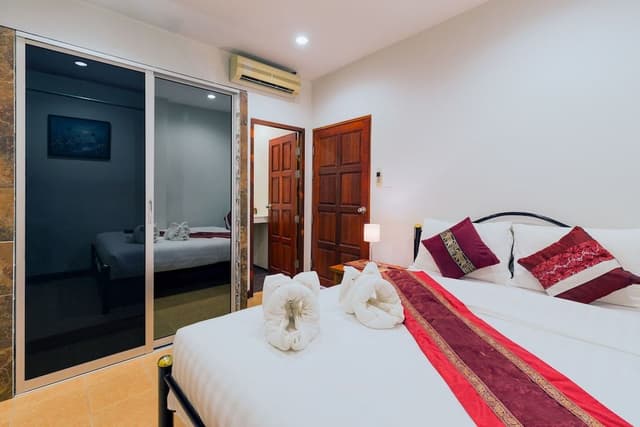 Standard Apartment, 1 King Bed, Kitchenette, Ground Floor