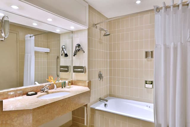 KING DELUXE ROOM