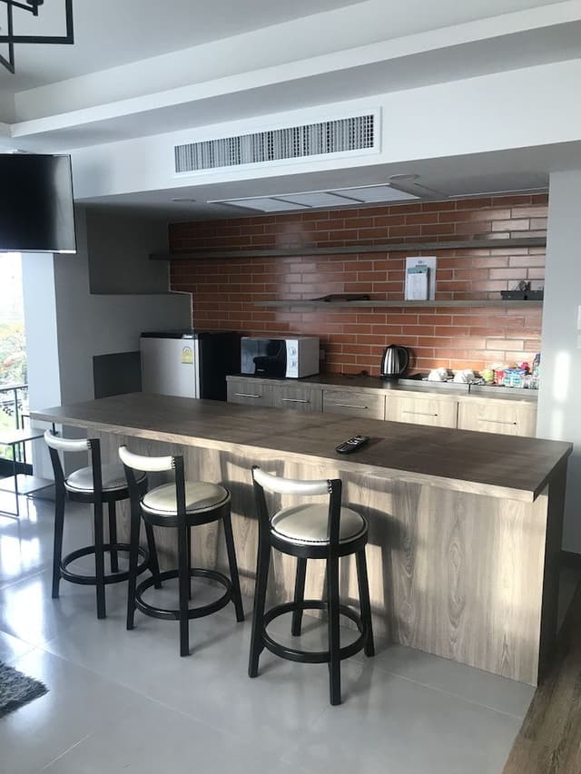 Executive Suite, 2 Bedrooms, Kitchenette, Pool View